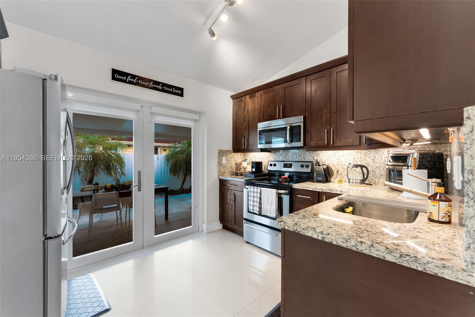 LESLIE PATIO HOMES SEC 4 - Residential