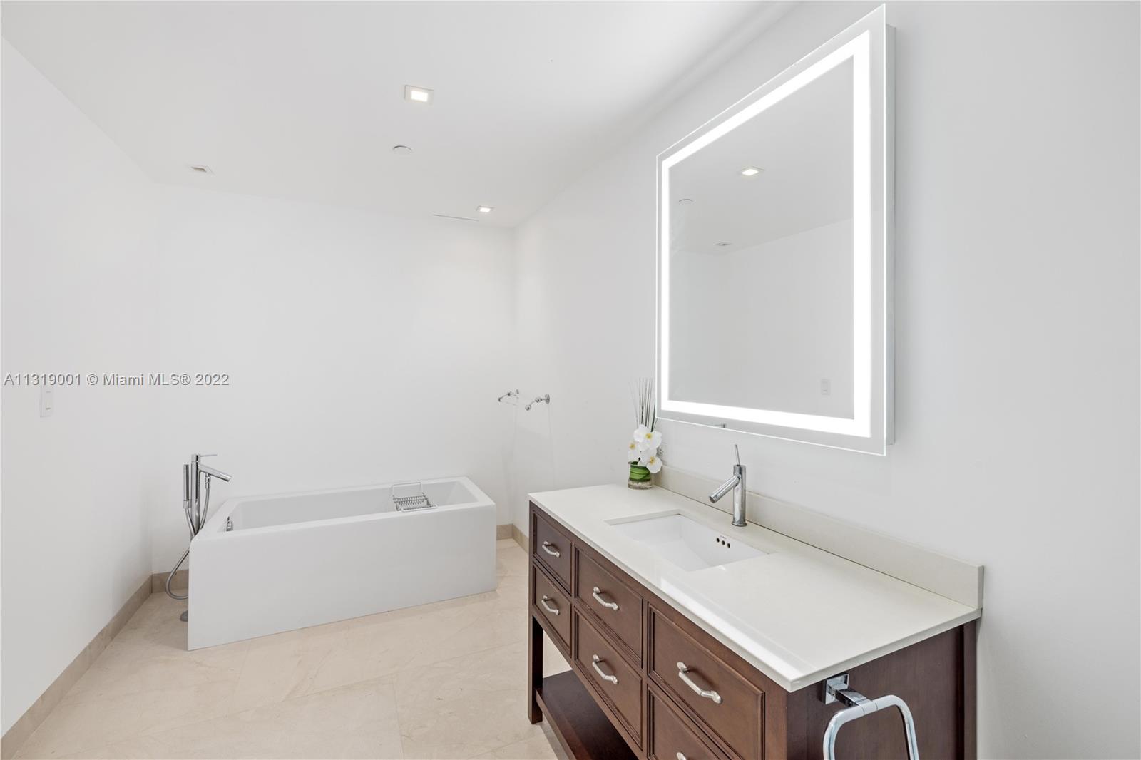 OCEANSIDE @ FISHER ISL CO - Residential