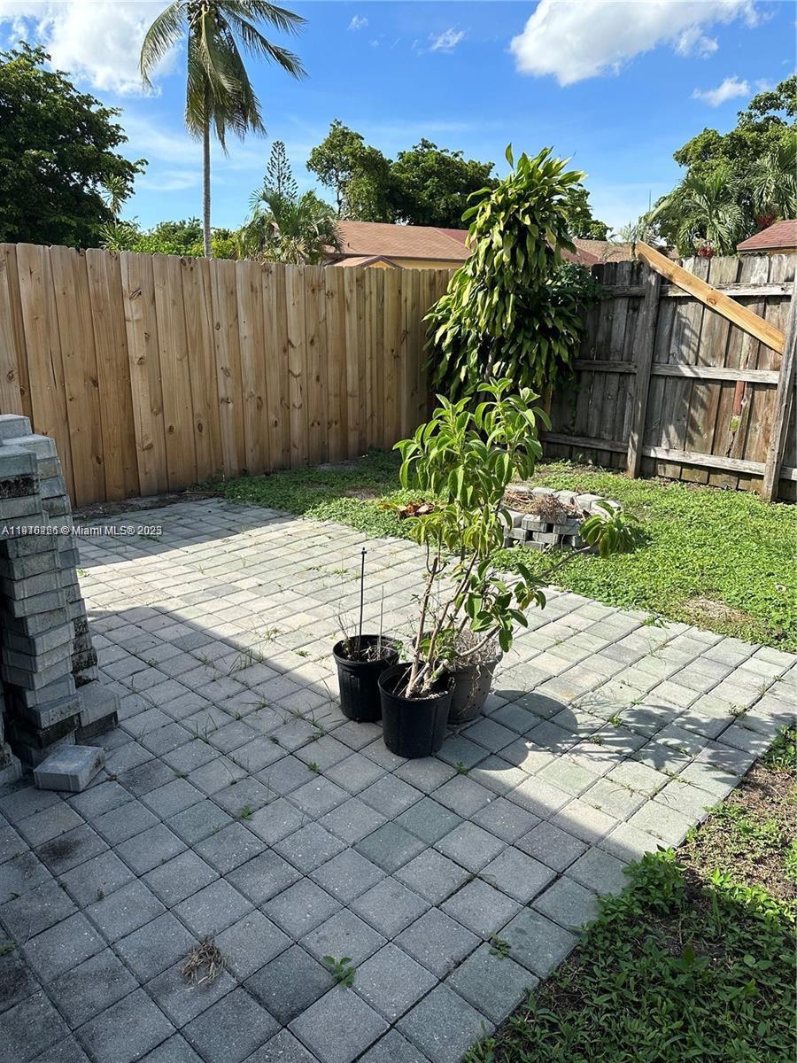 LAKE ISLAND - Residential Lease