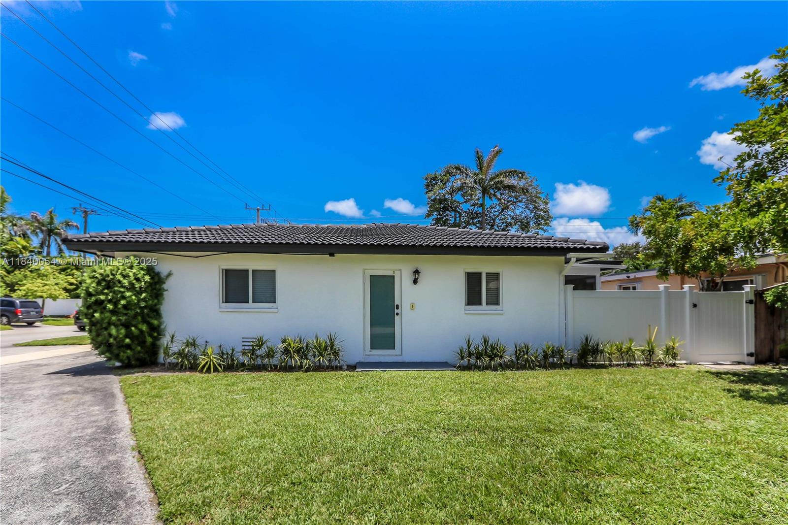 1110 S 14th Ave 1110