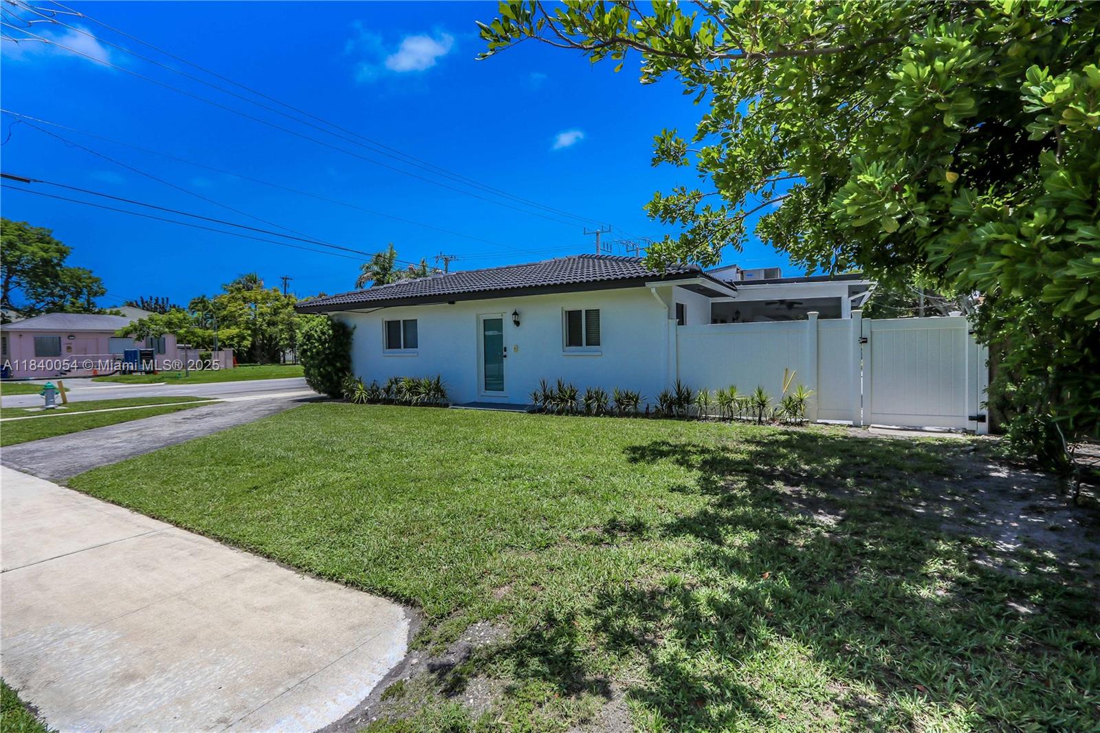 1110 S 14th Ave 1110