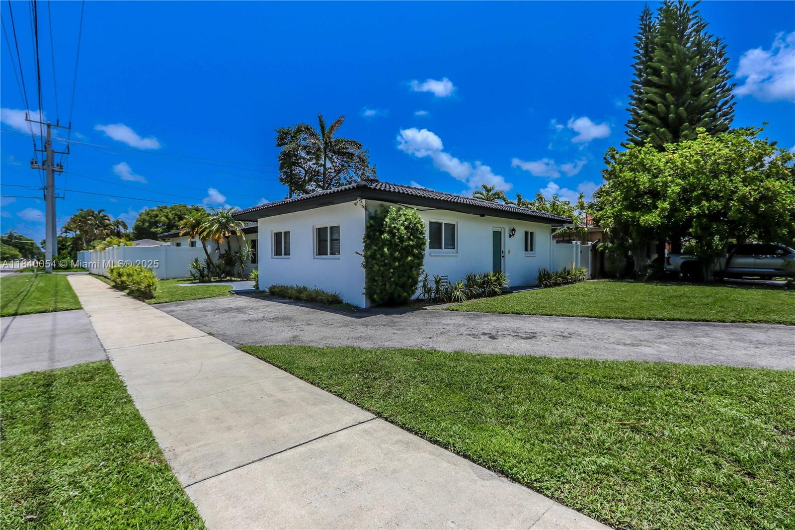 1110 S 14th Ave 1110