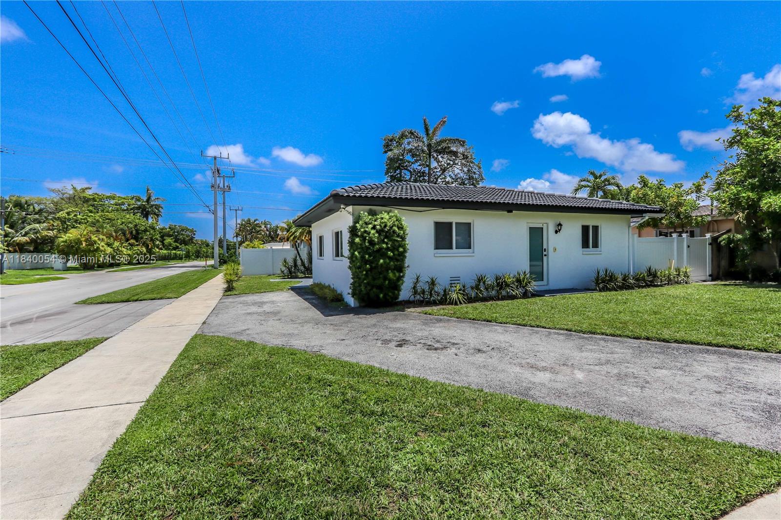1110 S 14th Ave 1110