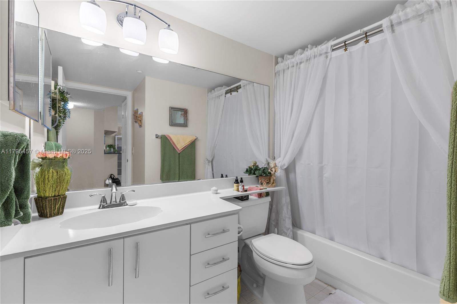 SUNRISE LAKES 200 CONDO - Residential