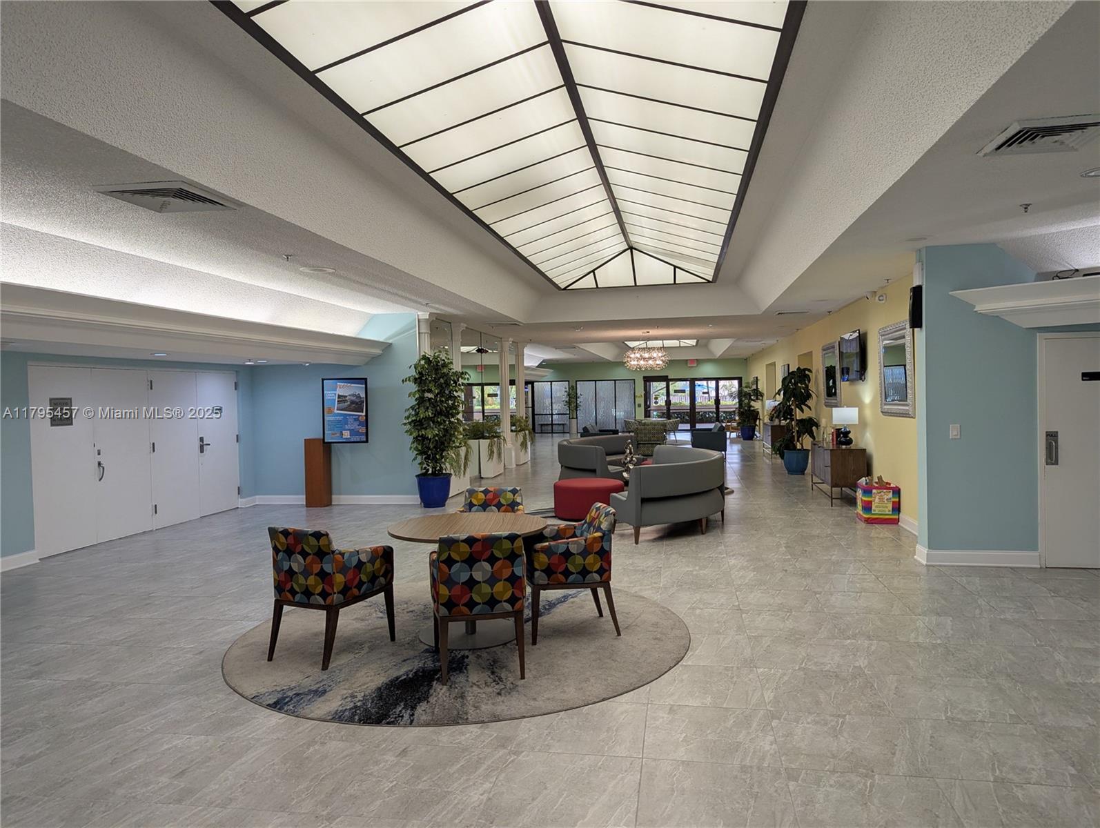 SUNRISE LAKES 200 CONDO - Residential