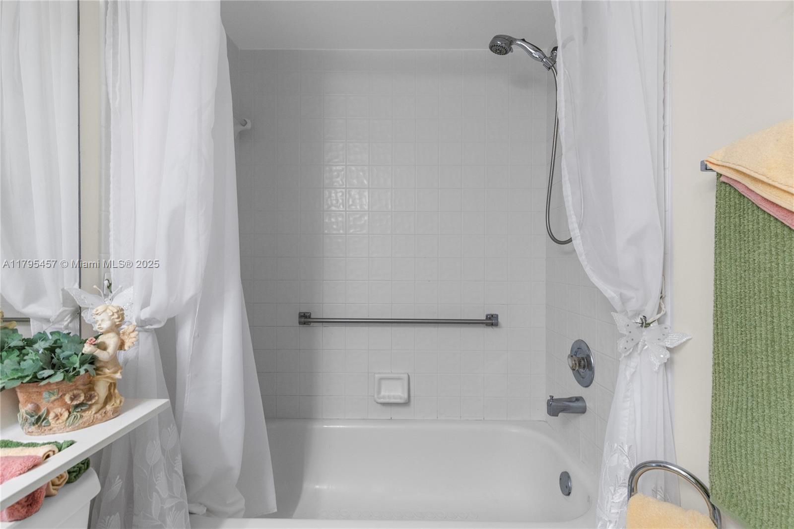 SUNRISE LAKES 200 CONDO - Residential