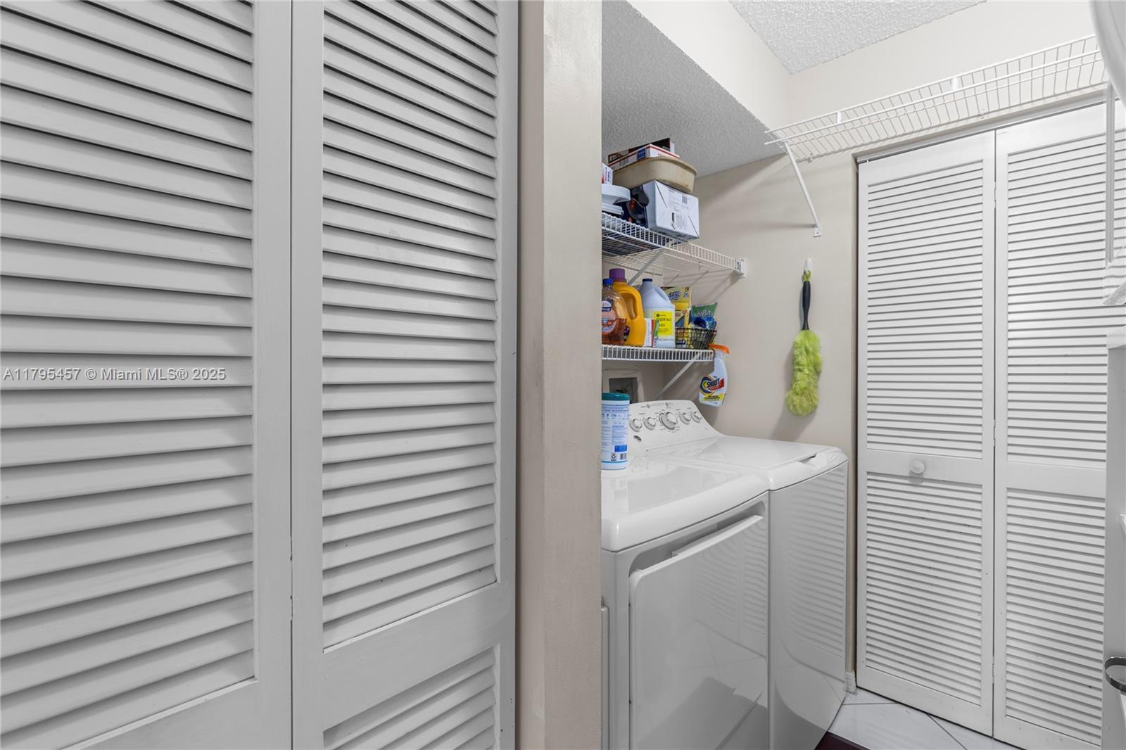 SUNRISE LAKES 200 CONDO - Residential