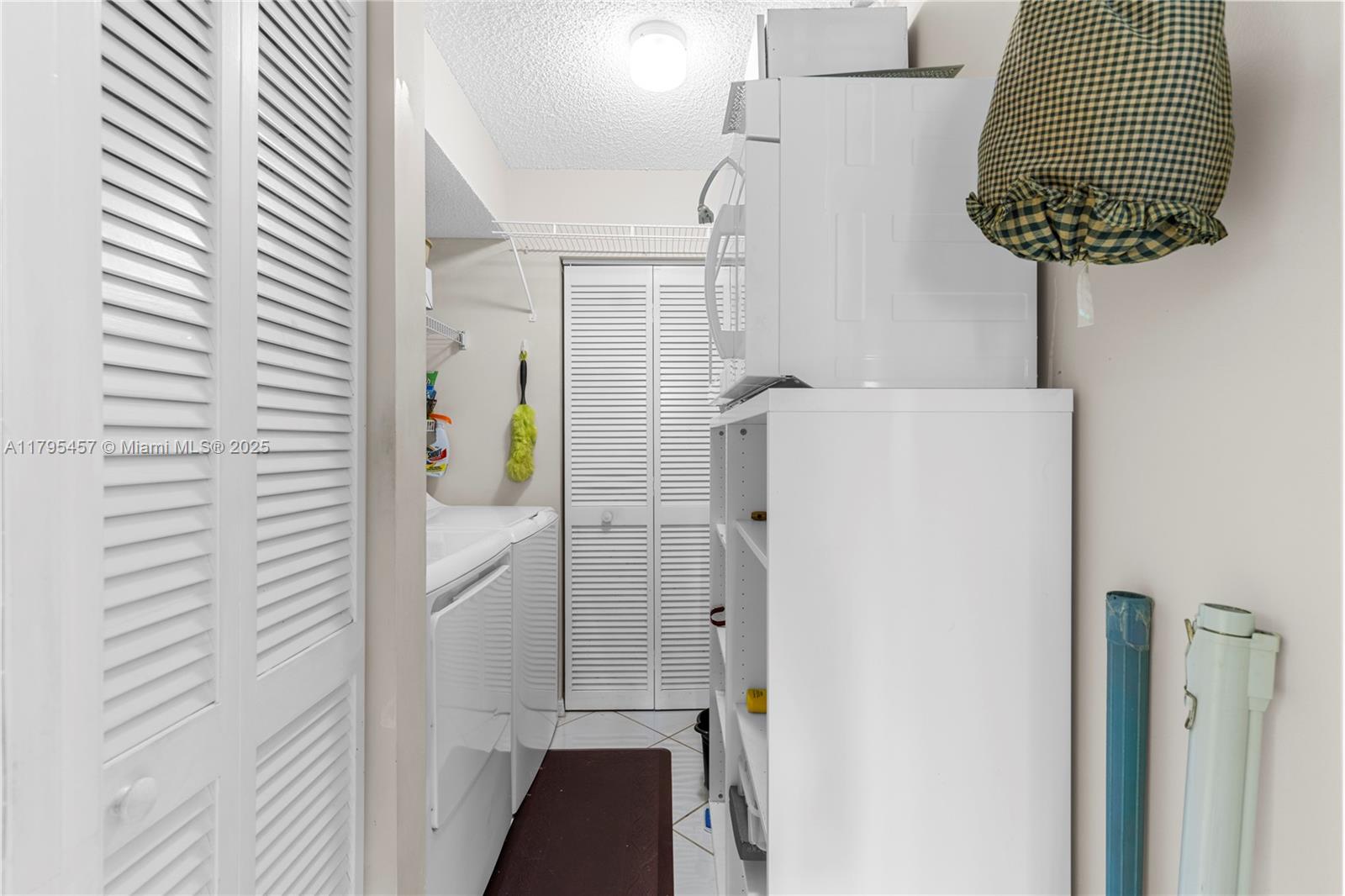 SUNRISE LAKES 200 CONDO - Residential