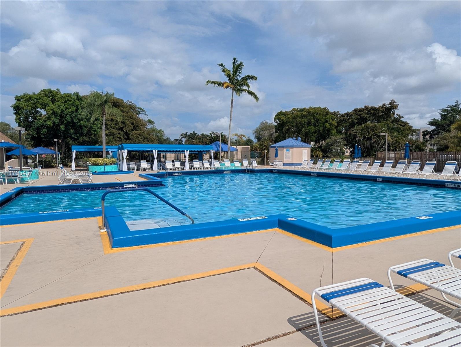 SUNRISE LAKES 200 CONDO - Residential