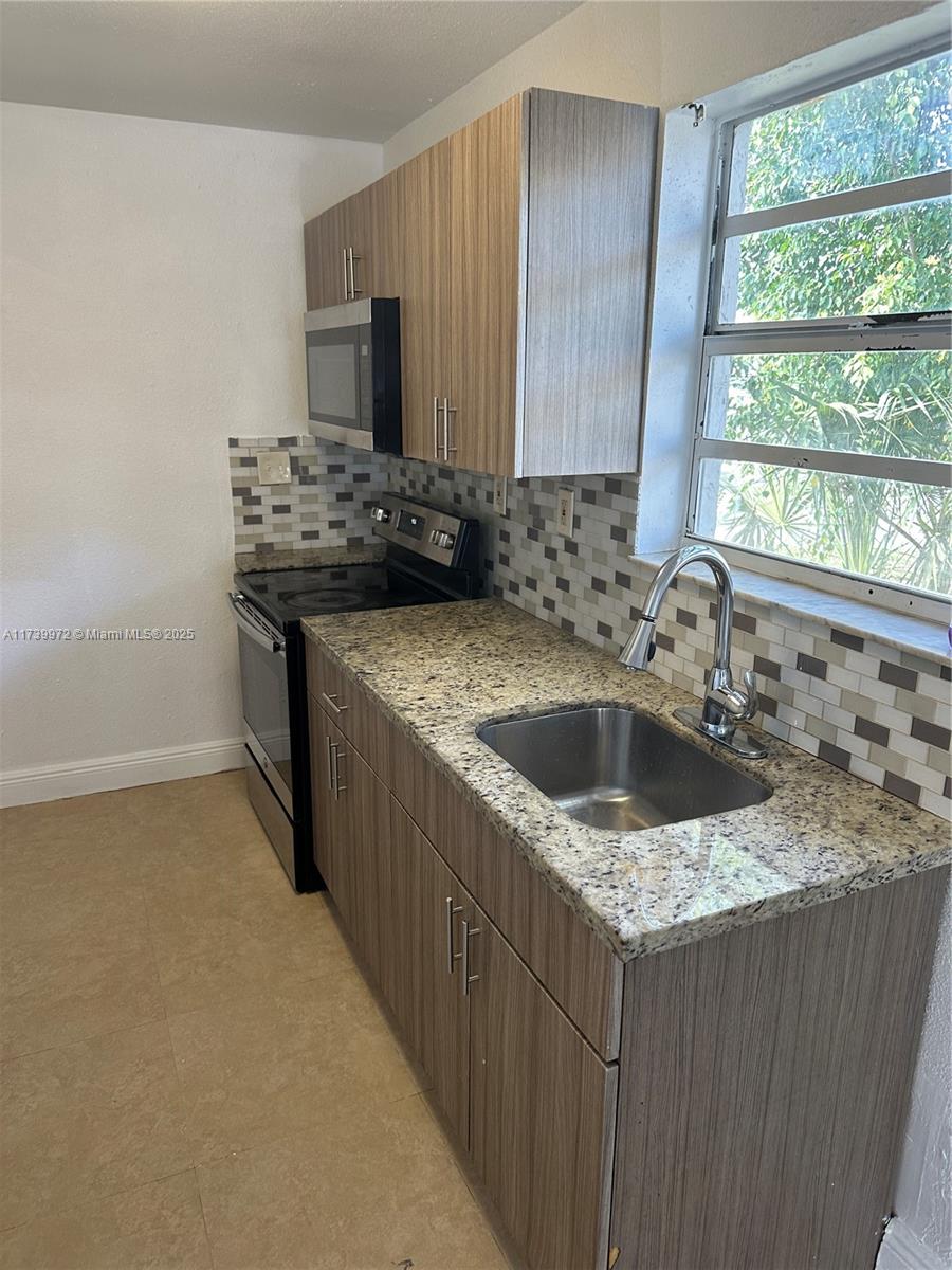 Rental Property at 1541 Nw 2nd St C, Pompano Beach, Broward County, Florida - Bedrooms: 2 
Bathrooms: 1  - $1,700 MO.