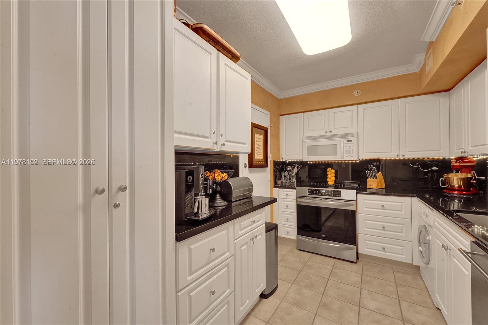 WAVE CONDO - Residential Lease