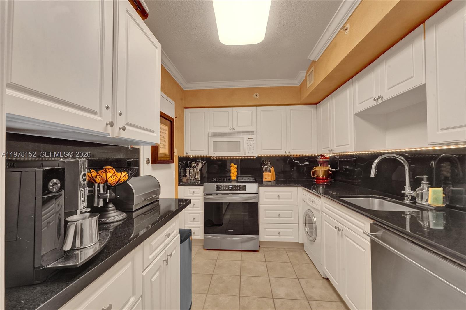 WAVE CONDO - Residential Lease