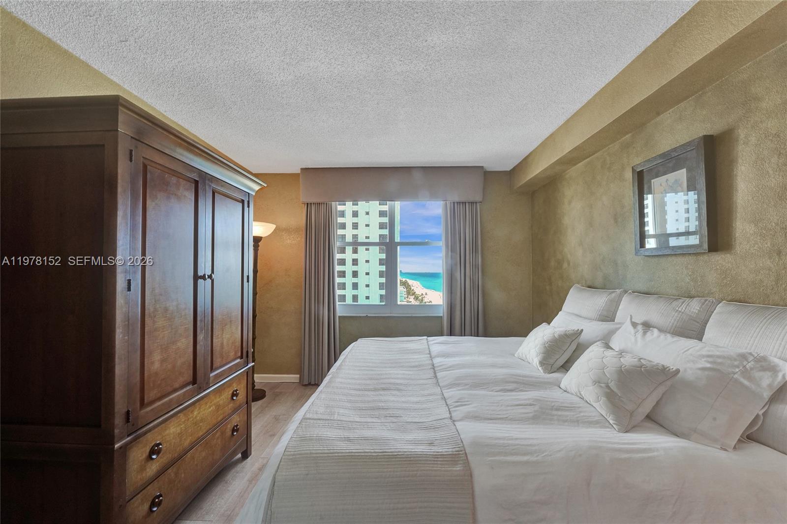 WAVE CONDO - Residential Lease