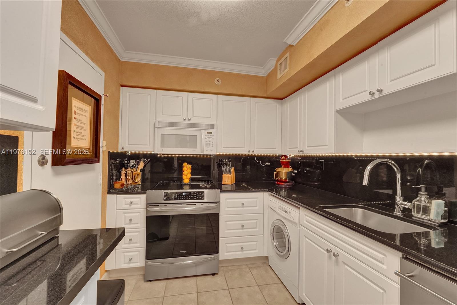 WAVE CONDO - Residential Lease