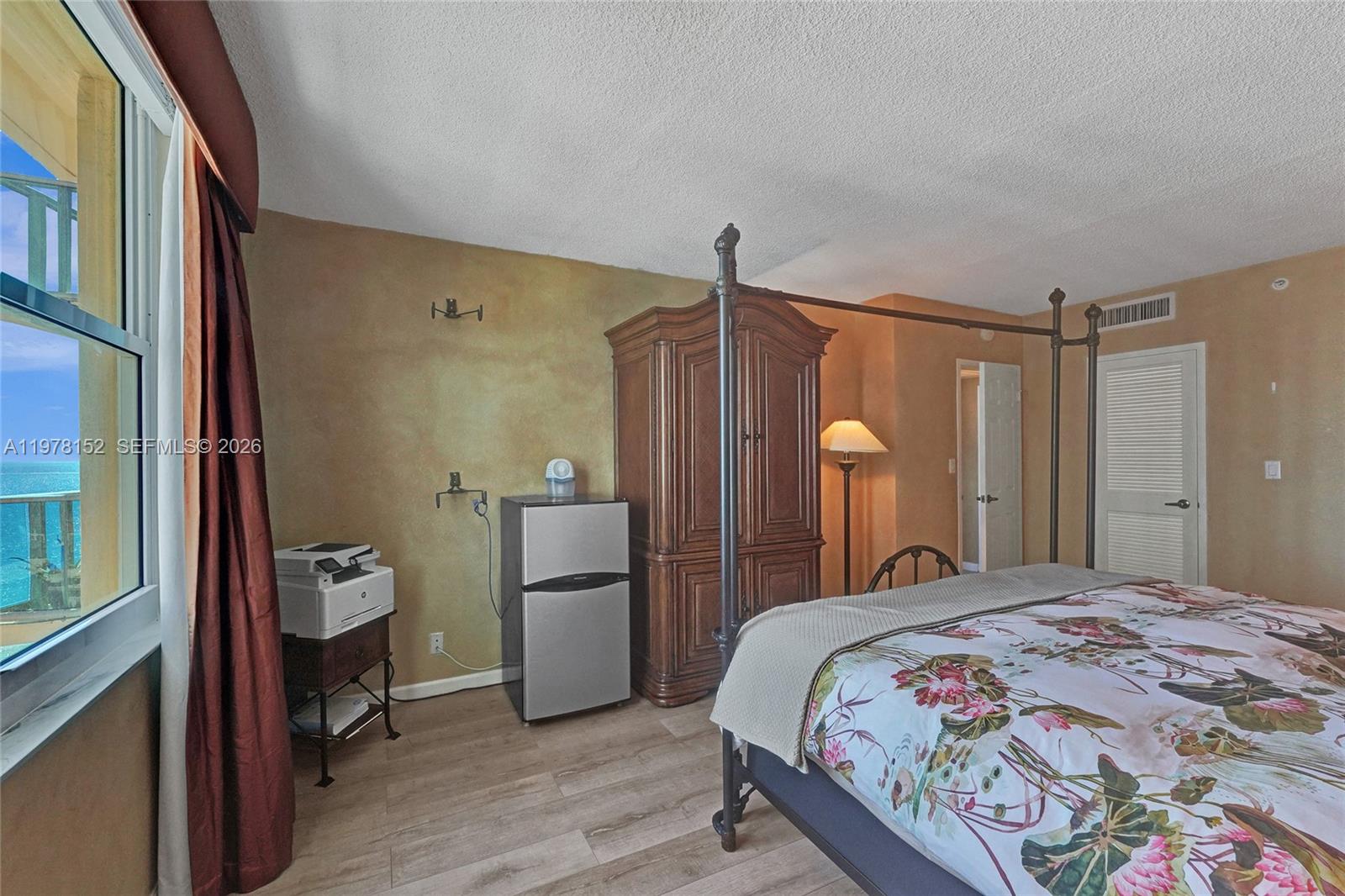 WAVE CONDO - Residential Lease