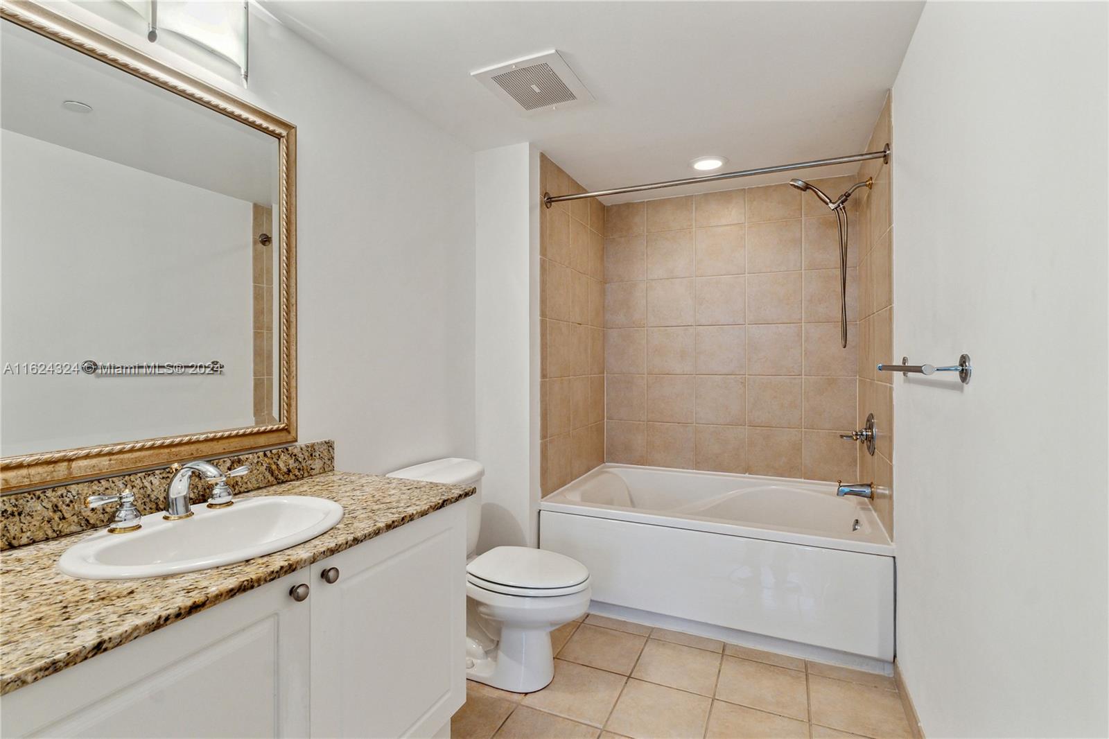 TURNBERRY ON THE GREEN CO - Residential Lease