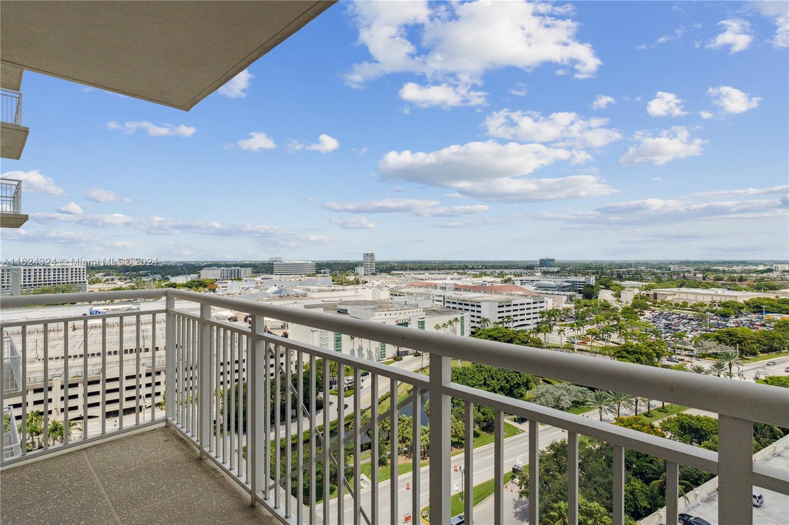 TURNBERRY ON THE GREEN CO - Residential Lease