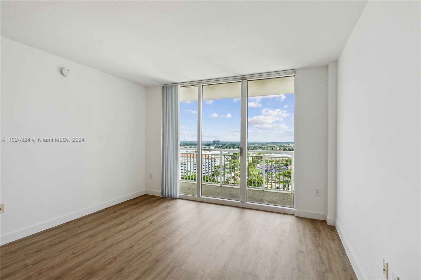 TURNBERRY ON THE GREEN CO - Residential Lease