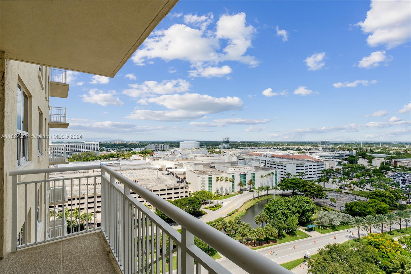 TURNBERRY ON THE GREEN CO - Residential Lease