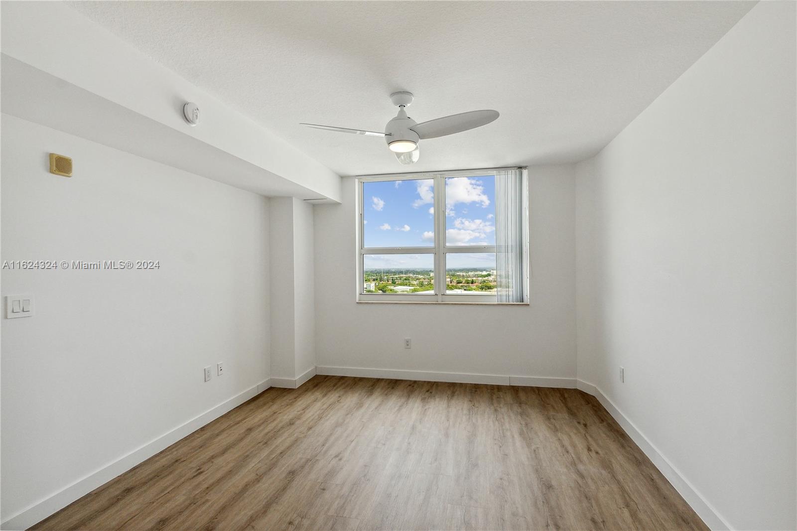 TURNBERRY ON THE GREEN CO - Residential Lease