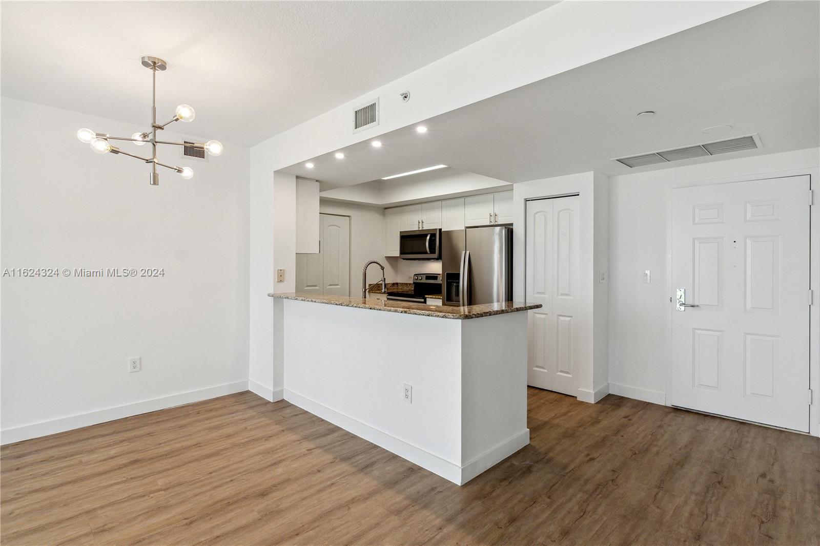 TURNBERRY ON THE GREEN CO - Residential Lease