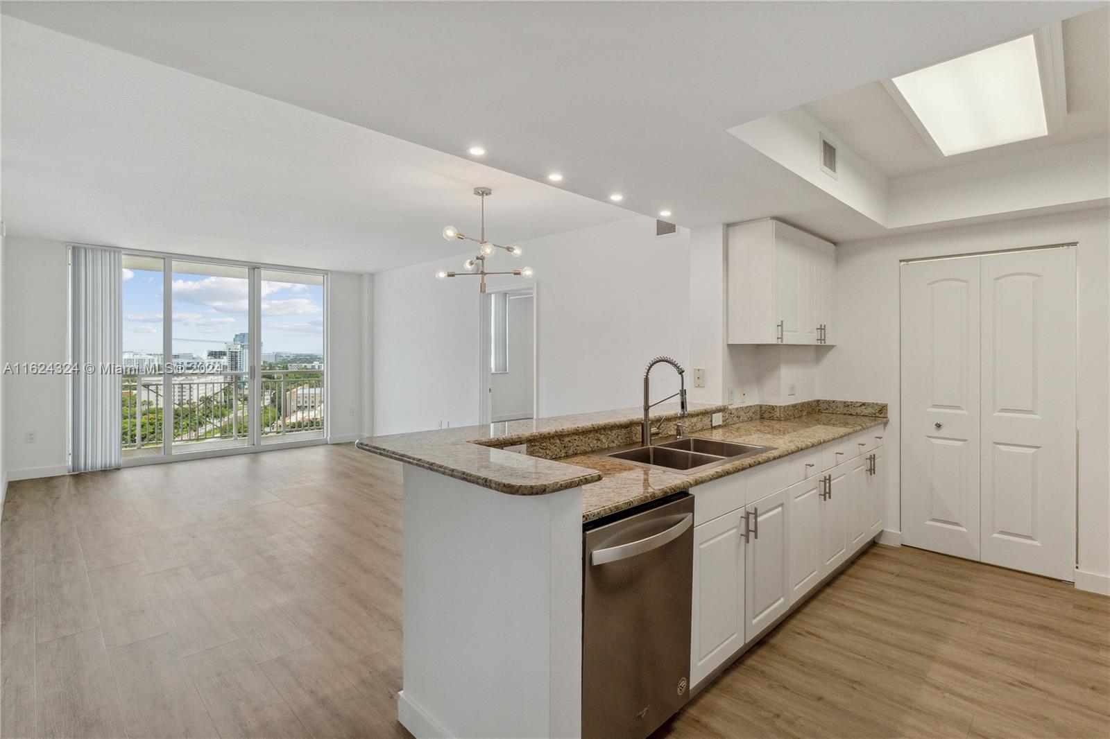 TURNBERRY ON THE GREEN CO - Residential Lease