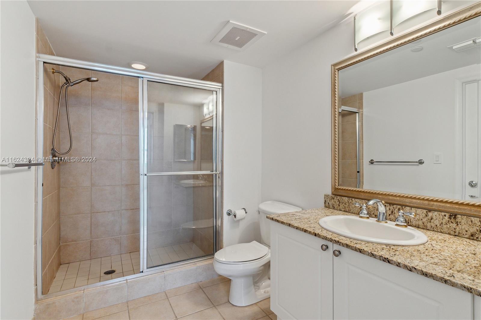 TURNBERRY ON THE GREEN CO - Residential Lease