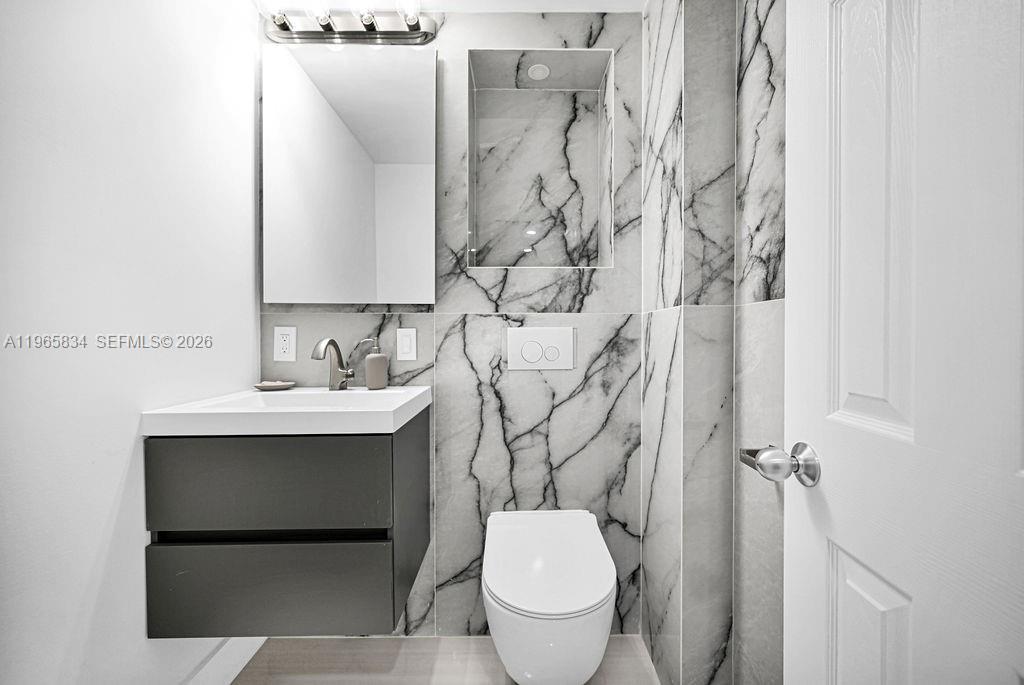 FOURTH GULFSTREAM GARDEN - Residential