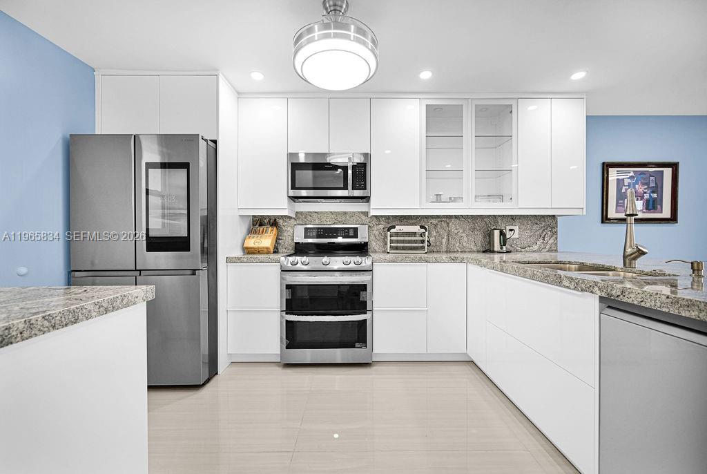 FOURTH GULFSTREAM GARDEN - Residential