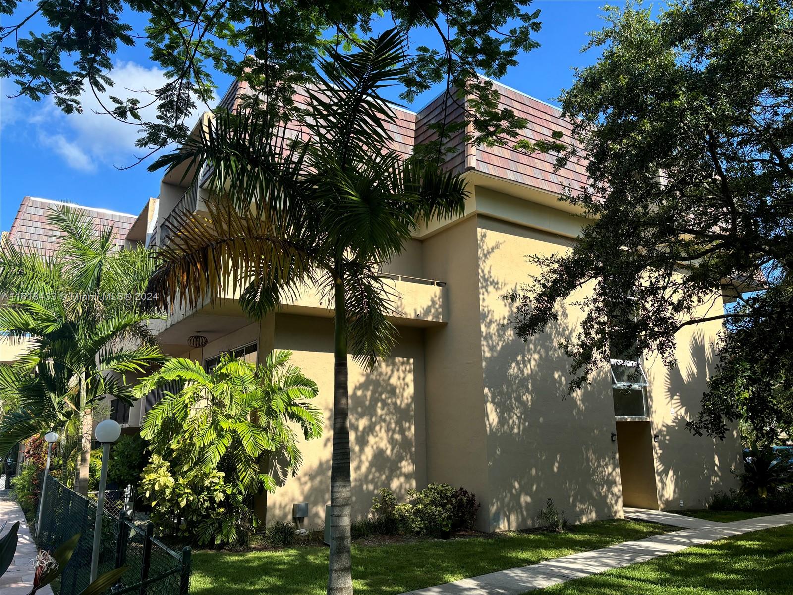CAMINO CIRCLE CONDO - Residential