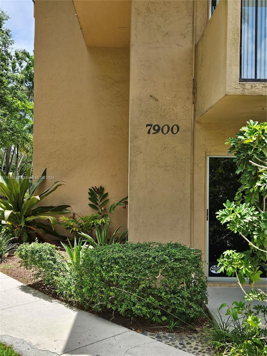 CAMINO CIRCLE CONDO - Residential