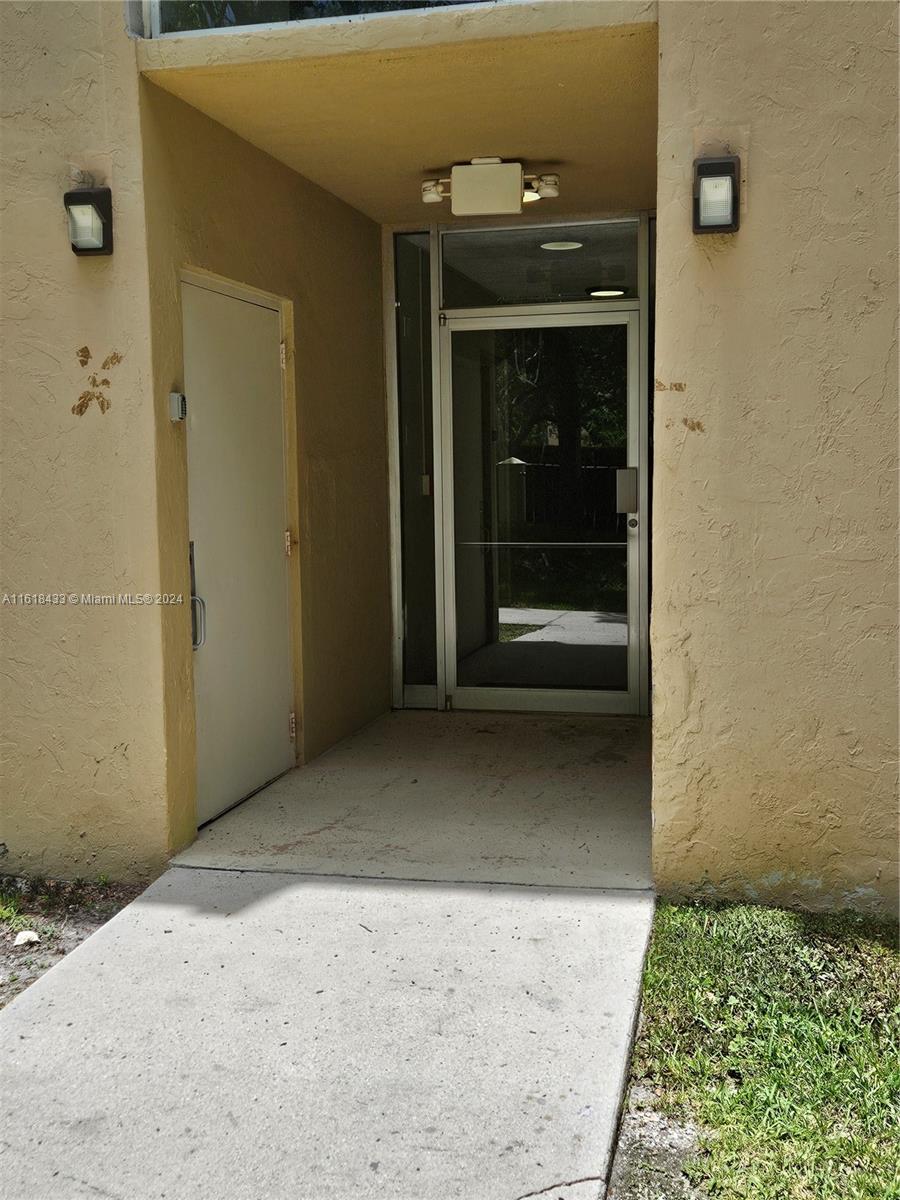 CAMINO CIRCLE CONDO - Residential
