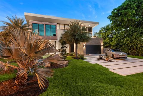 521 Holiday Dr Hallandale Beach FL 33009