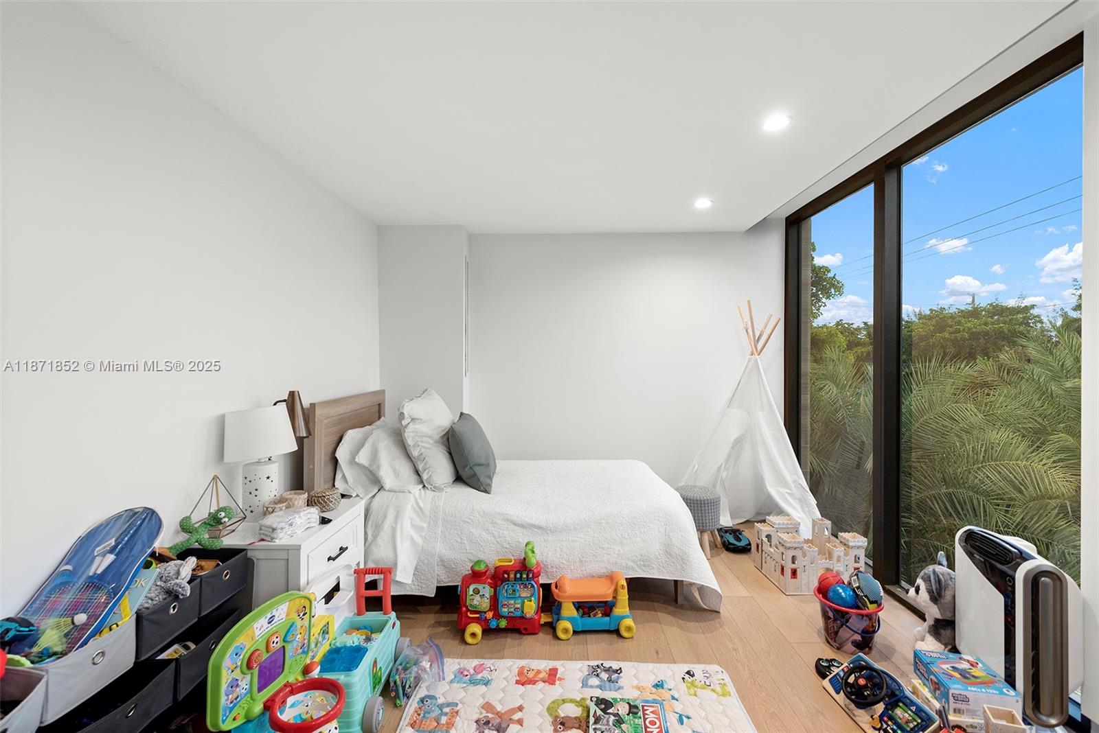 GOLDEN ISLES ESTATES - Residential