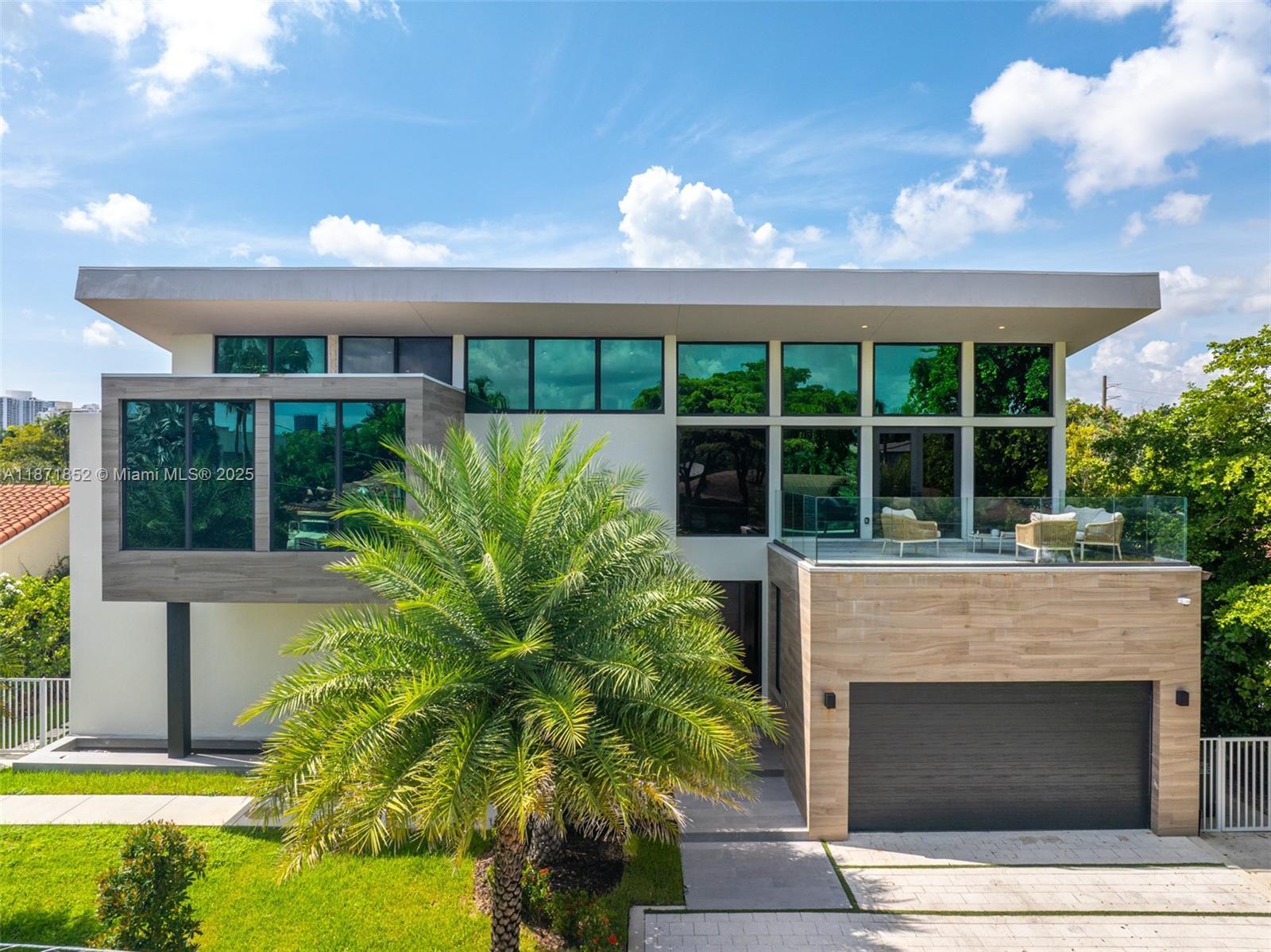 521 Holiday Dr