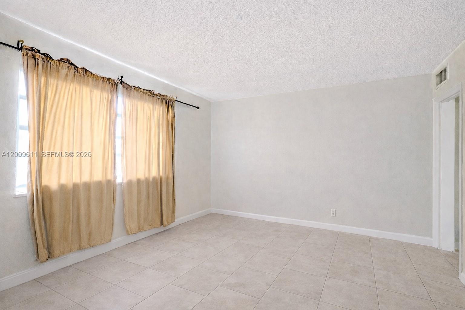 WINDWARD CONDO - Residential