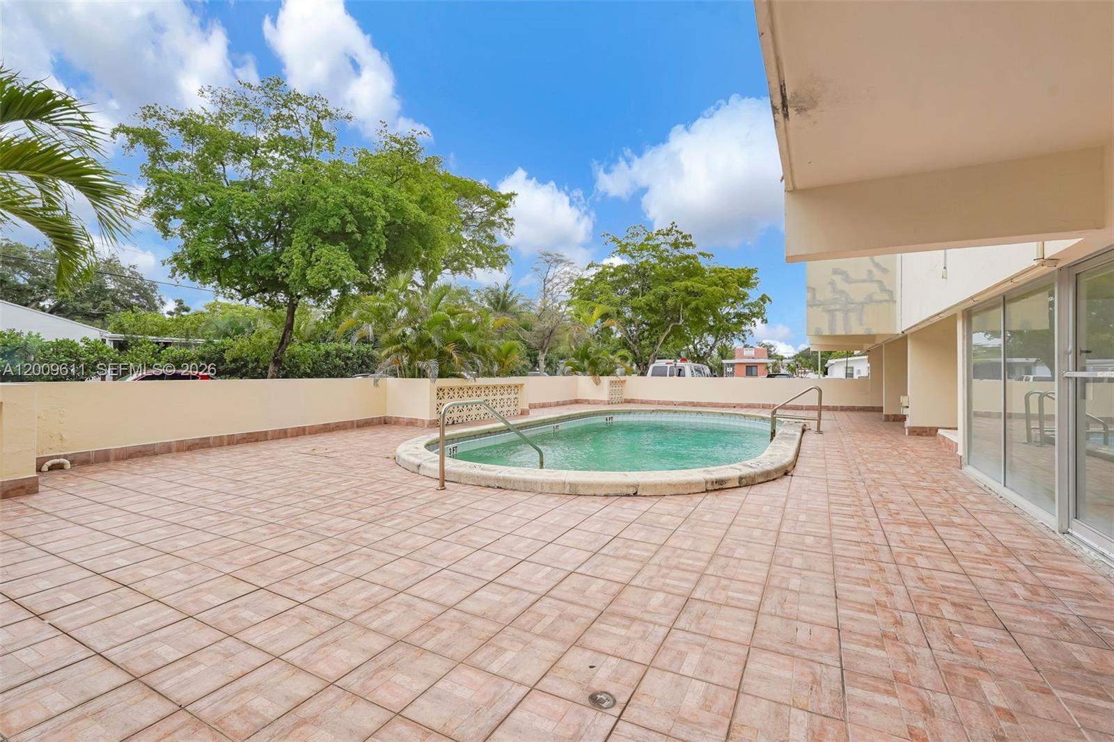 WINDWARD CONDO - Residential