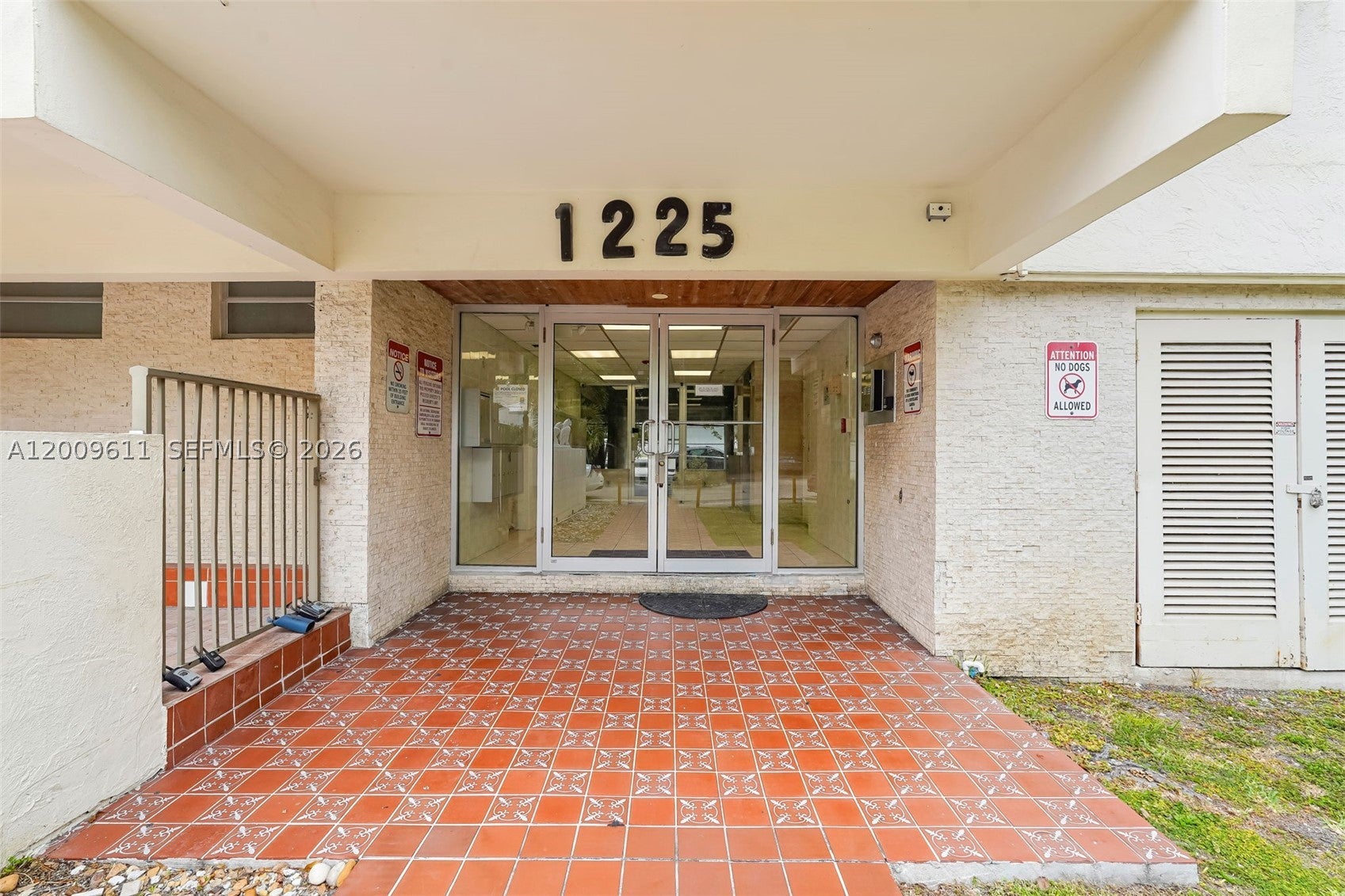 1225 NE 124th St