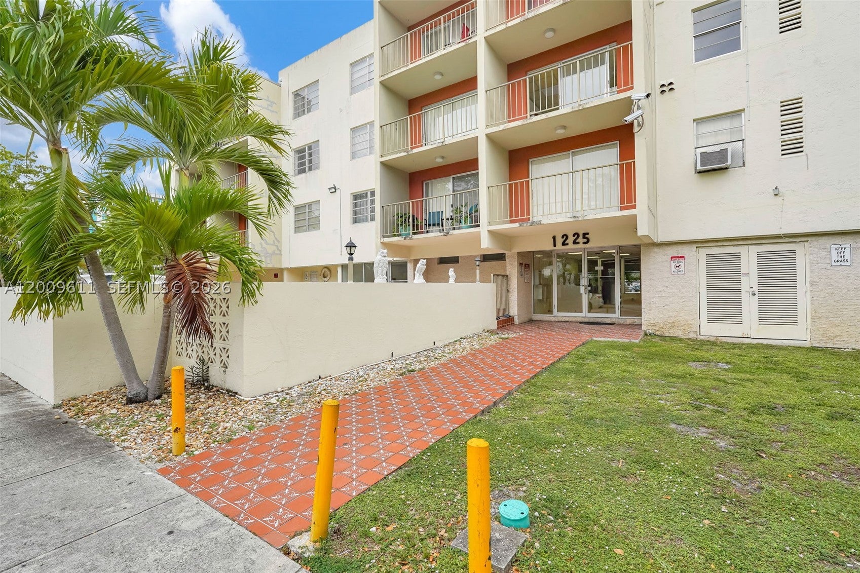 1225 NE 124th St 49C, North Miami FL 33161