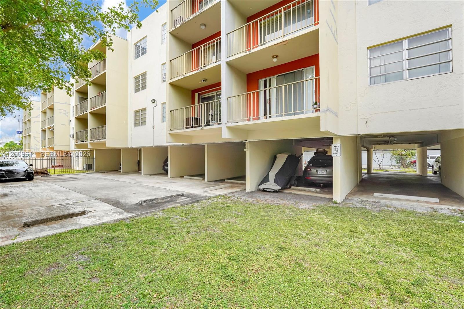 WINDWARD CONDO - Residential