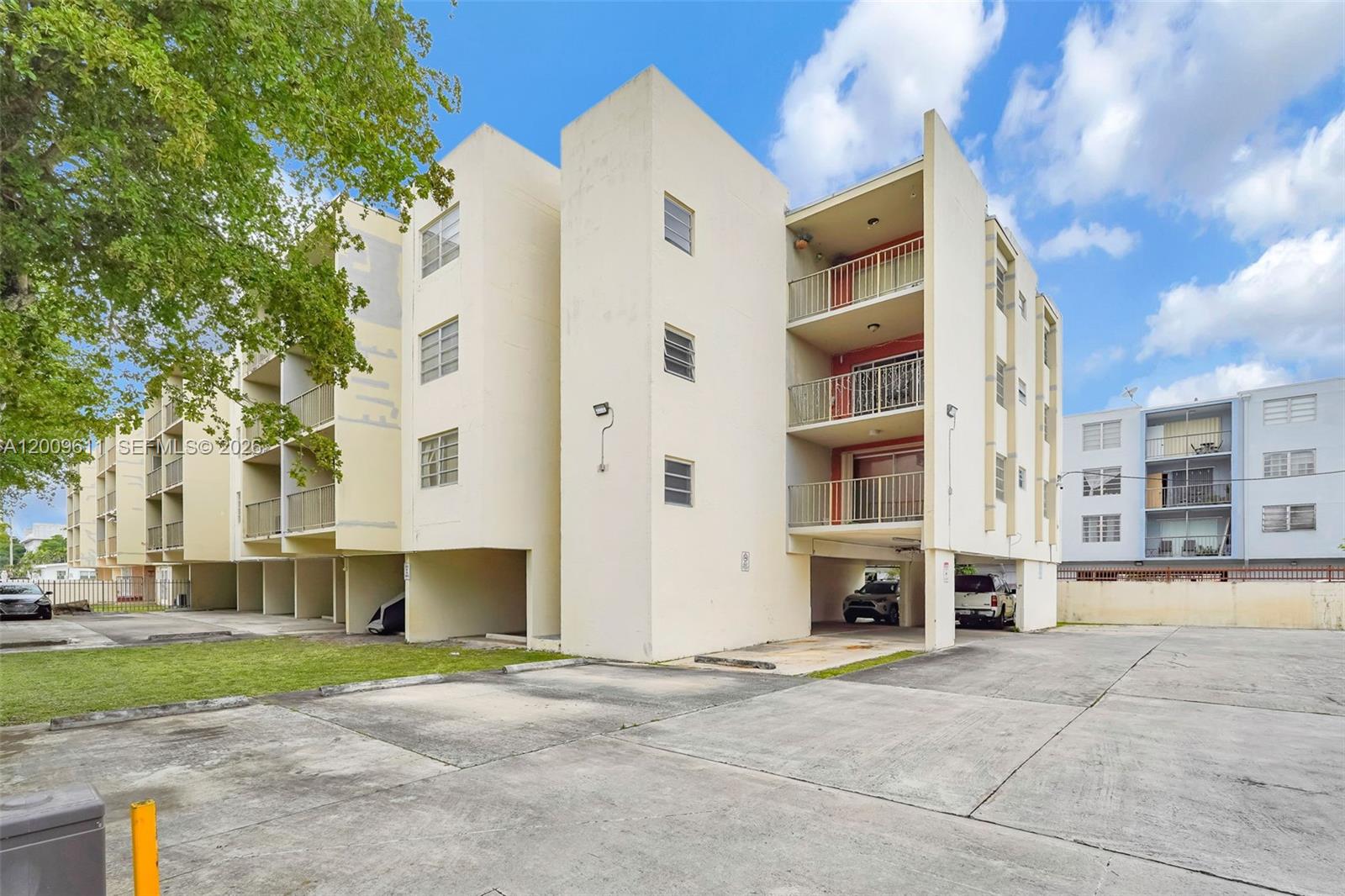 WINDWARD CONDO - Residential