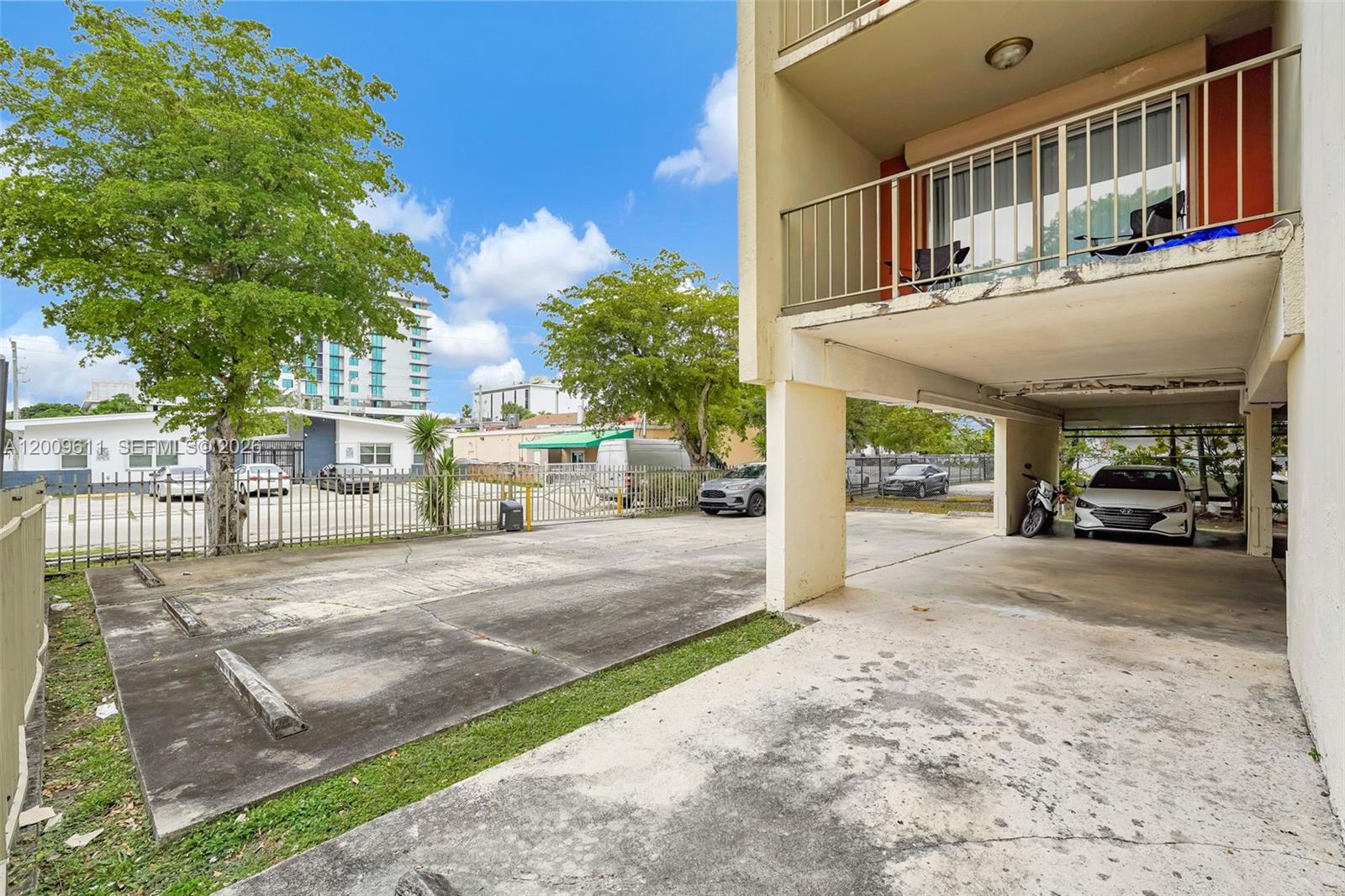 WINDWARD CONDO - Residential