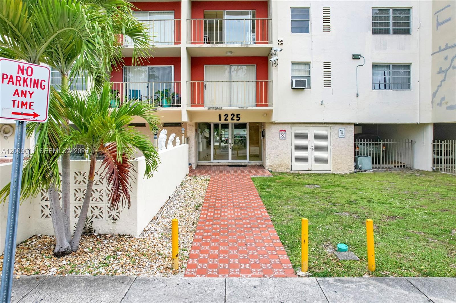 WINDWARD CONDO - Residential