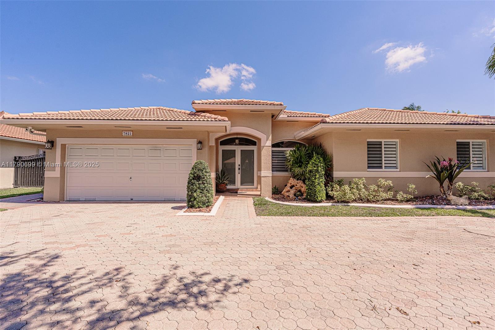 7821 Nw 160th Ter, Miami Lakes, Miami-Dade County, Florida - 4 Bedrooms  
3 Bathrooms - 