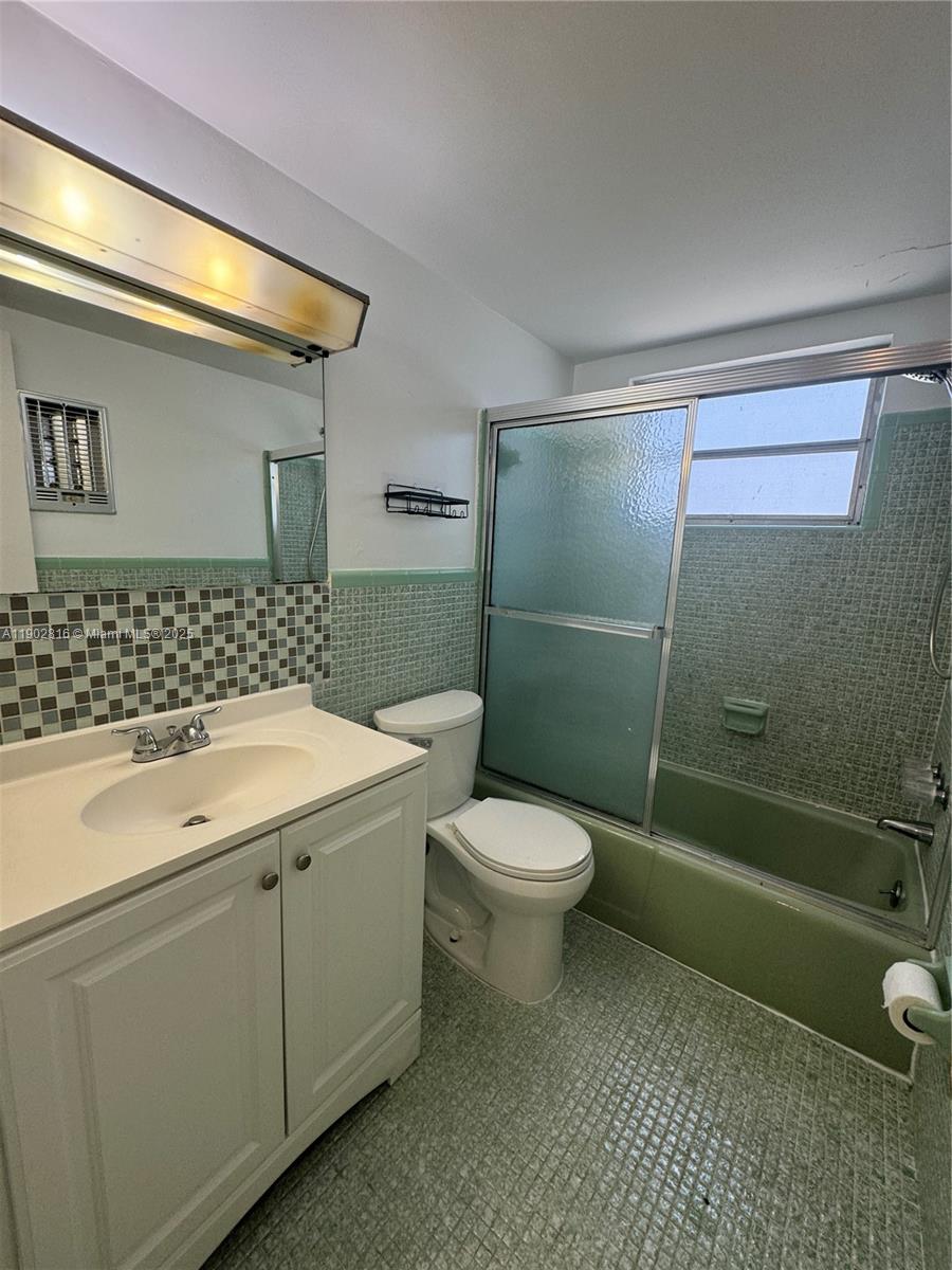 LEE CONDOMINIUM APTS - Residential Lease