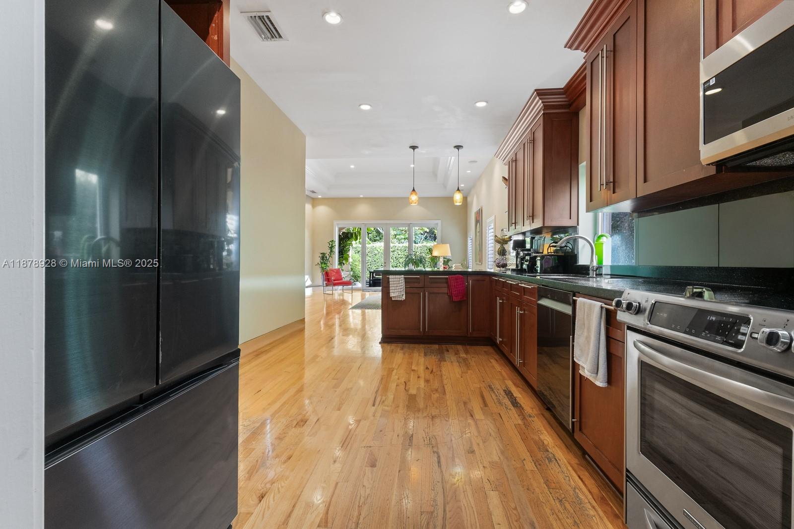 BRICKELL ESTATES - Residential Lease