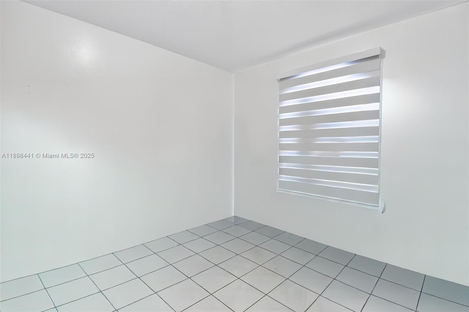 7645 W 34 LN