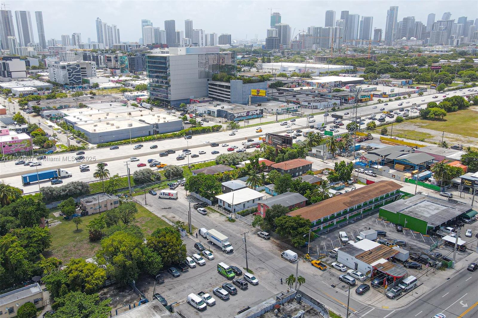GREAT LOCATION , HOME OFFICE, IS PERFECT FOR A TRAVELING PROFESSIONAL, SOMEONE NEEDING A STYLISH PLACE TO STAY IN MIAMI OR WYNWOOD AREA .