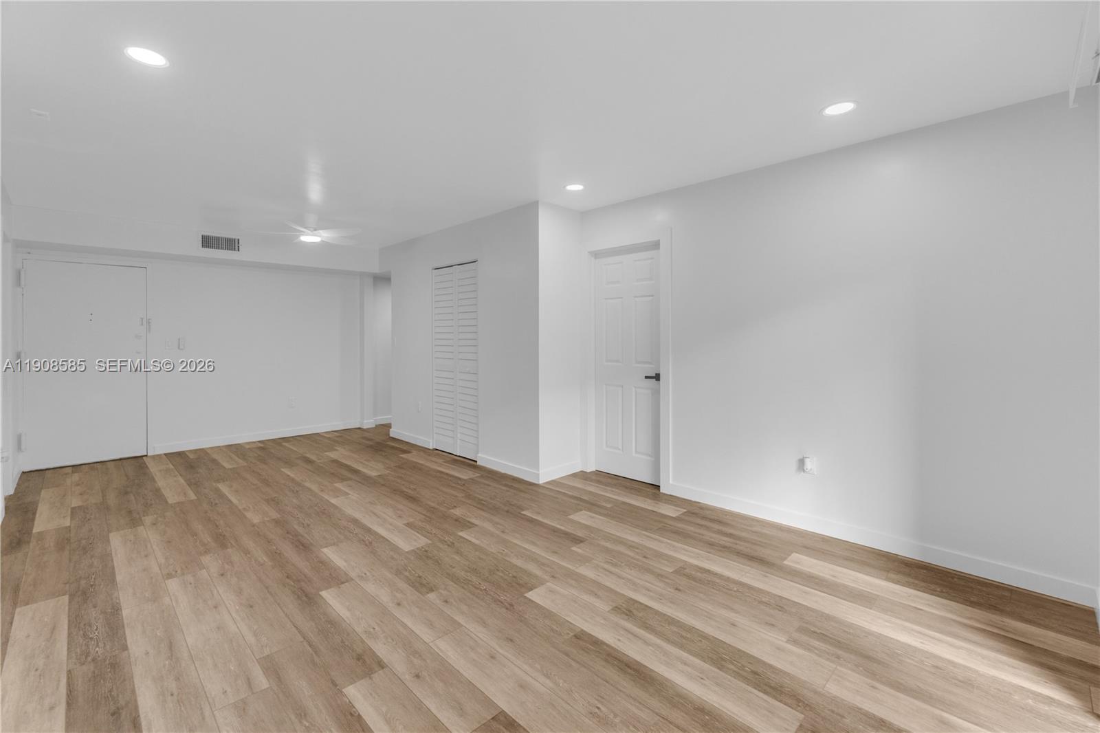 SUNSET VILLAS NO 3 CONDO - Residential