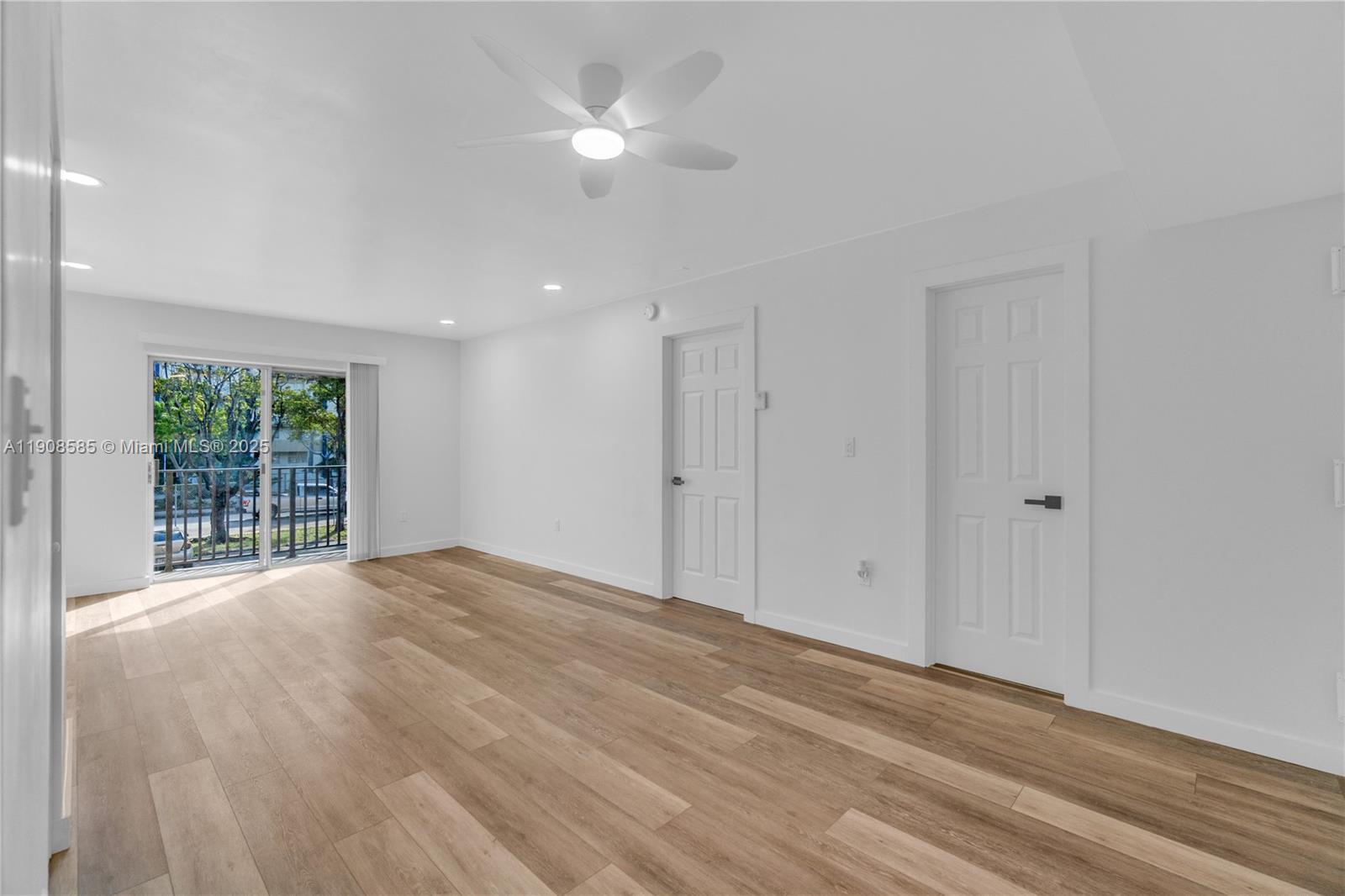 SUNSET VILLAS NO 3 CONDO - Residential